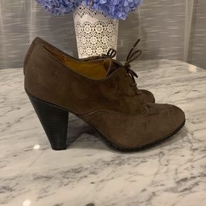 Solesenseability Oxford Block Heel Taupe Bootie 9